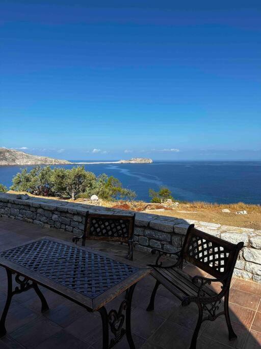 Cliffside Cozy Villa w/ Seaviews
