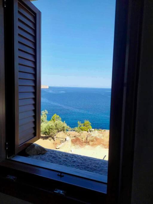 Cliffside Cozy Villa w/ Seaviews