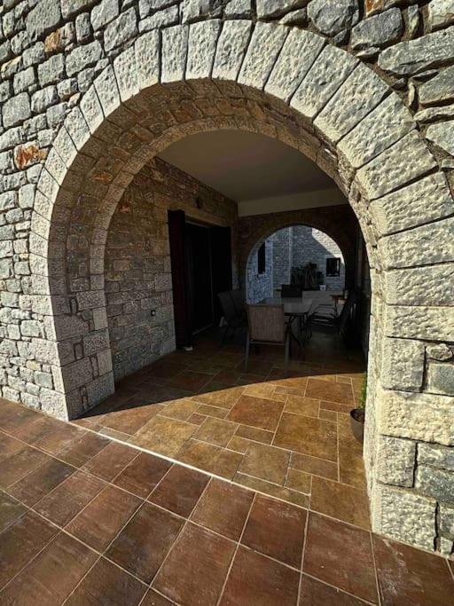 Cliffside Cozy Villa w/ Seaviews