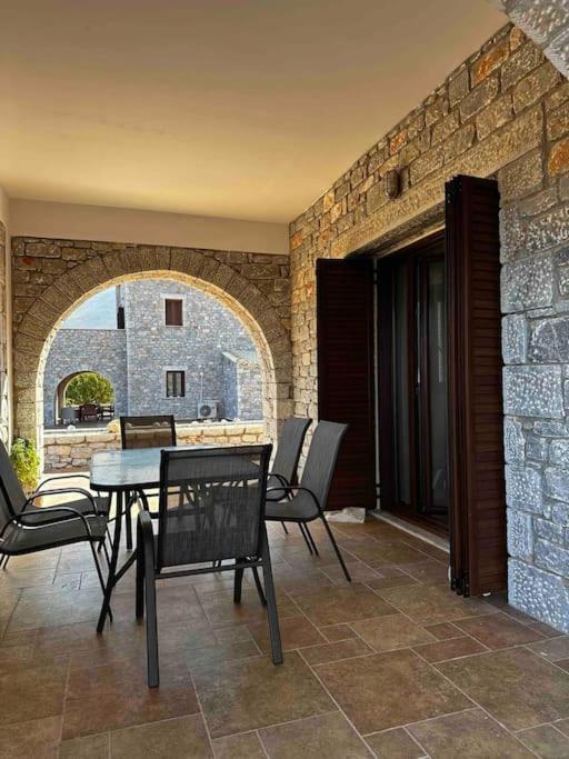 Cliffside Cozy Villa w/ Seaviews