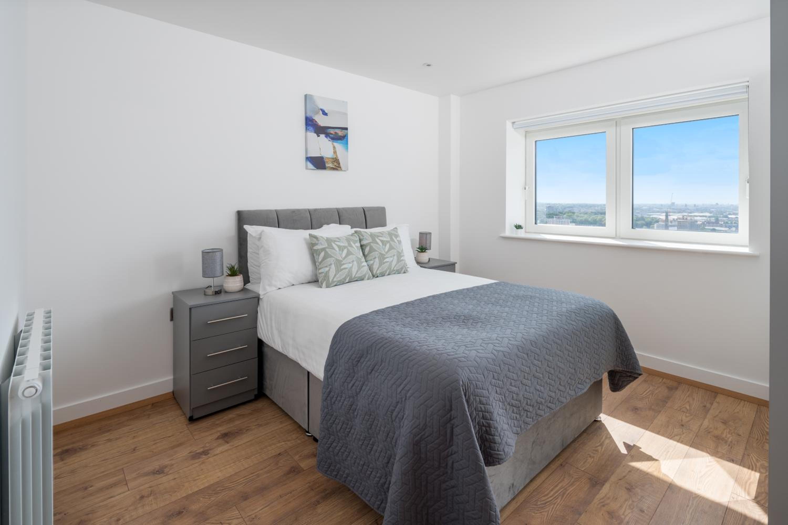 Skyvillion - London River Thames Top Floor Apartments by Woolwich Ferry, Mins to London ExCel, O2 Arena , London City Airport with Parking