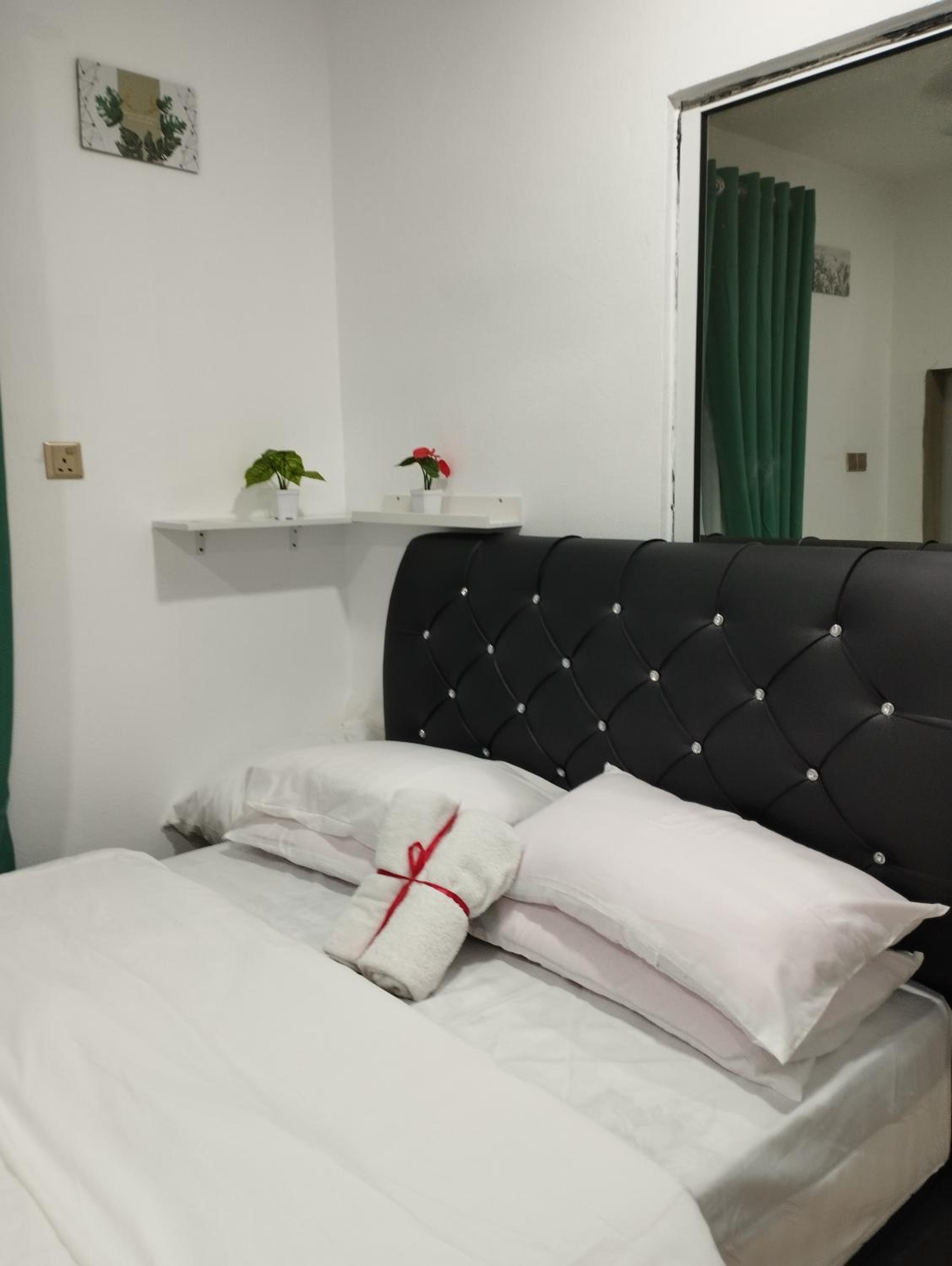Inap Idaman 6 Queen Bed Near HUSM photo 1