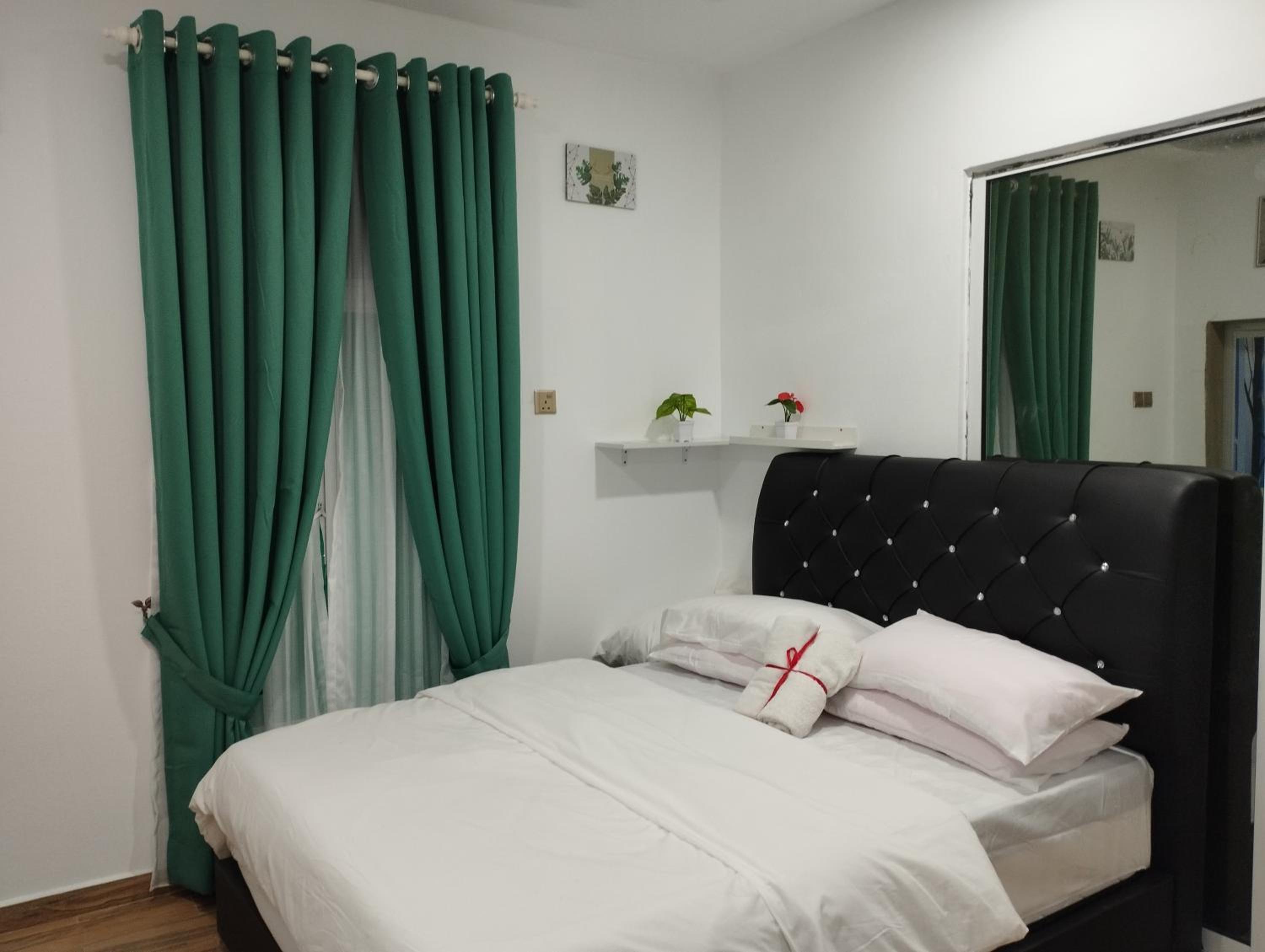 Inap Idaman 6 Queen Bed Near HUSM photo 8