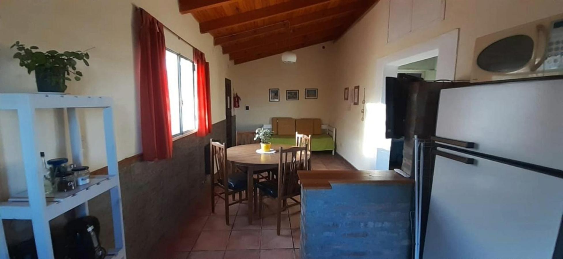 Casas HG-Desayuno sencillo entregado al check in-Pileta normal y climatizada en predio a 5 minutos en auto-Acepta mascotas bajo petición-Cochera para 1 aut