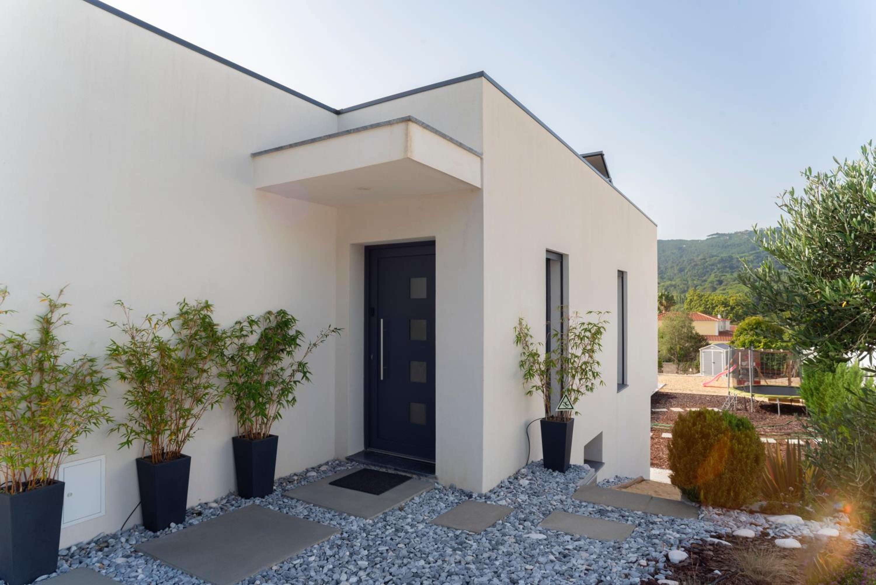 Amazing Sintra Retreat W/ Pool by LovelyStay view 2