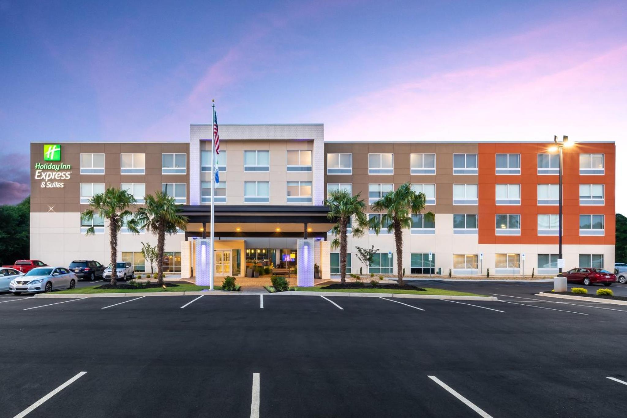 Hotel Holiday Inn Express & Suites - Greenville - Taylors, an IHG Hotel - Image 1