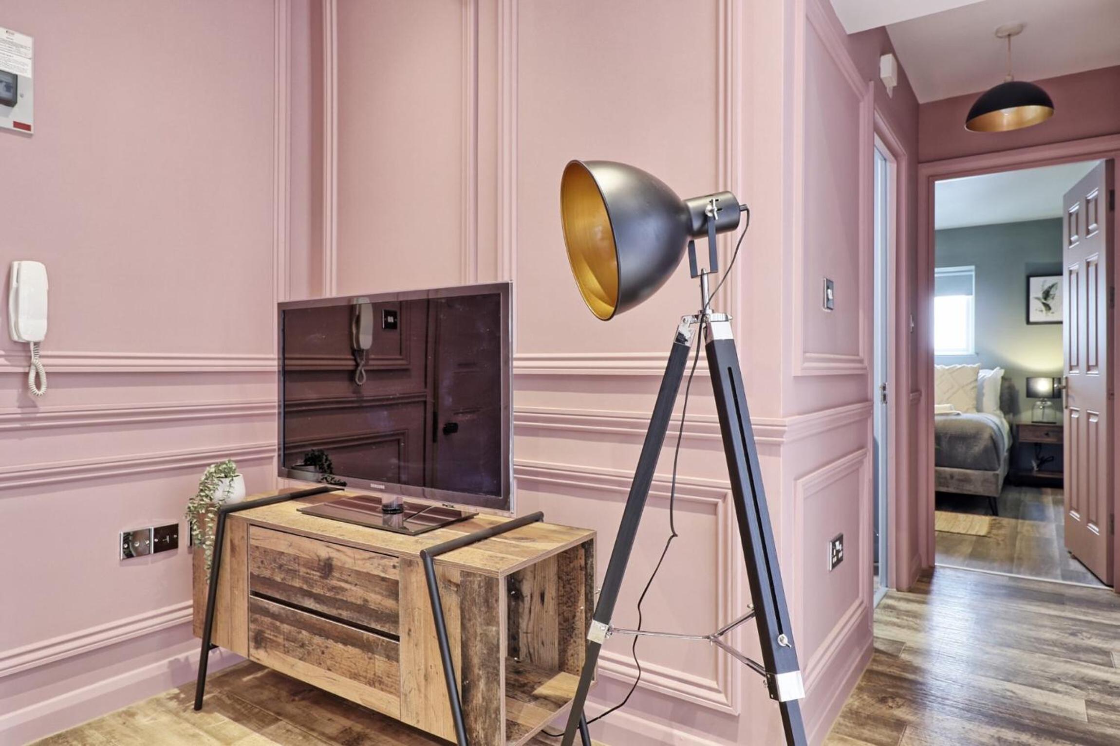 Plush Nest - Charming One-Bedroom Flat - Southend Stays view 5
