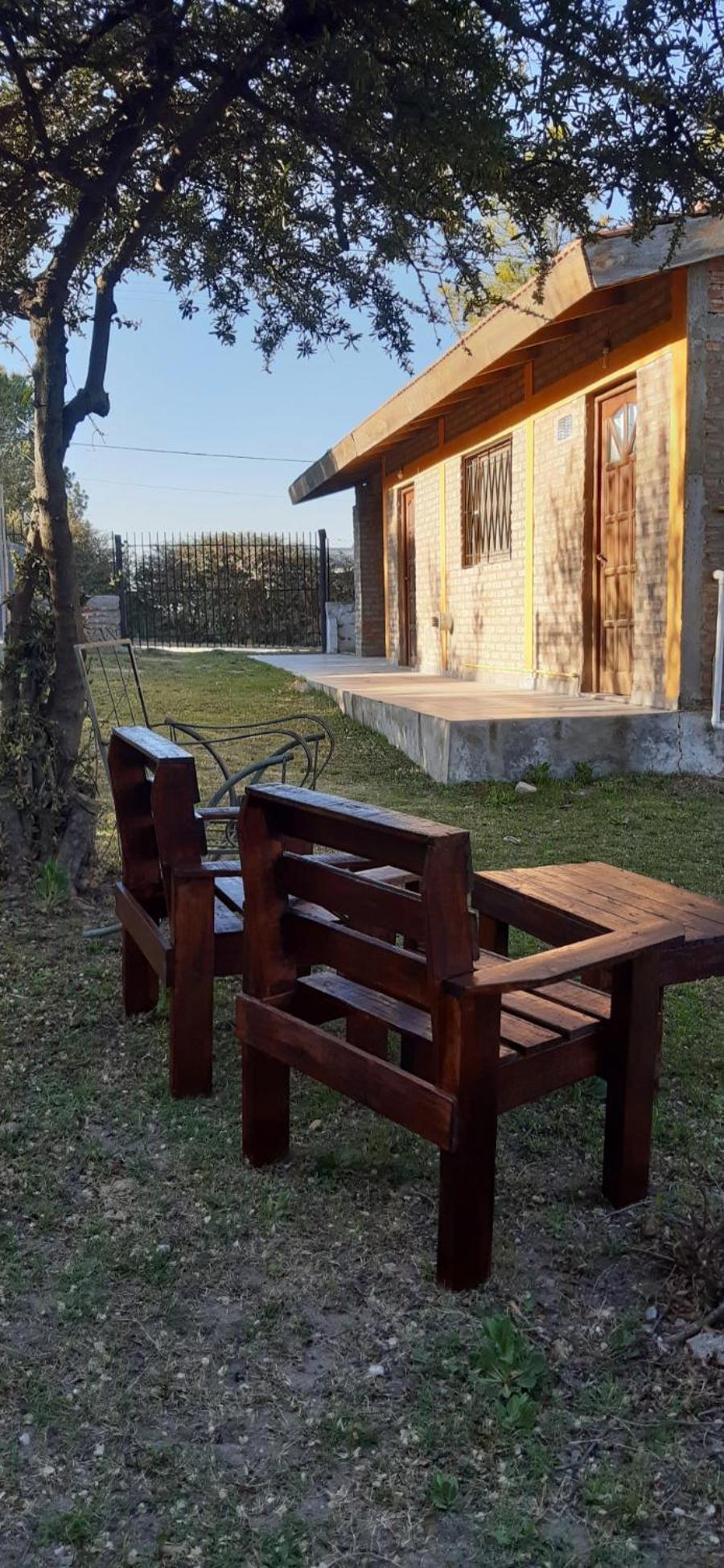 Casas HG-Desayuno sencillo entregado al check in-Pileta normal y climatizada en predio a 5 minutos en auto-Acepta mascotas bajo petición-Cochera para 1 aut