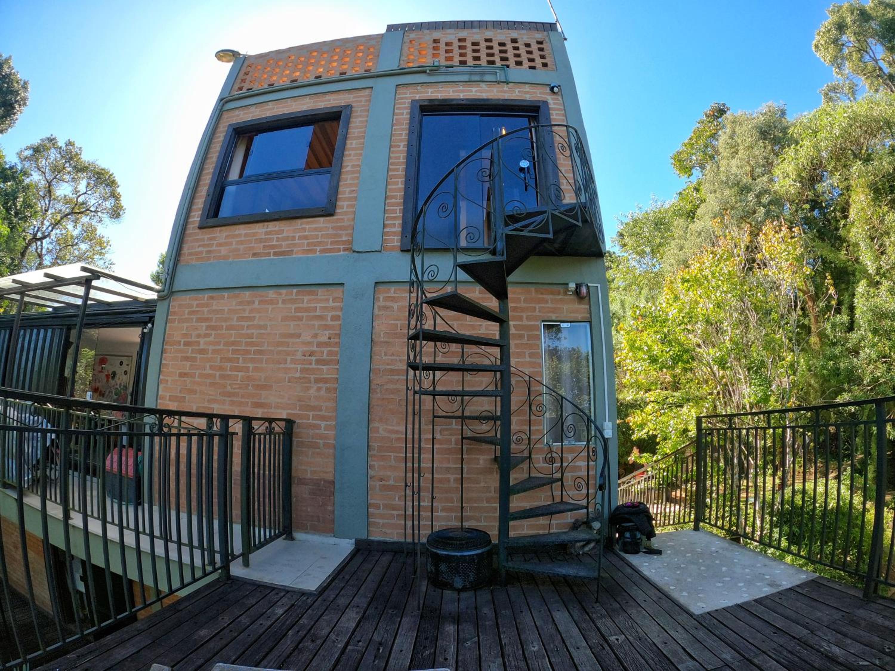 Casa Container 80 - Suítes privativas e sofisticadas integradas à natureza