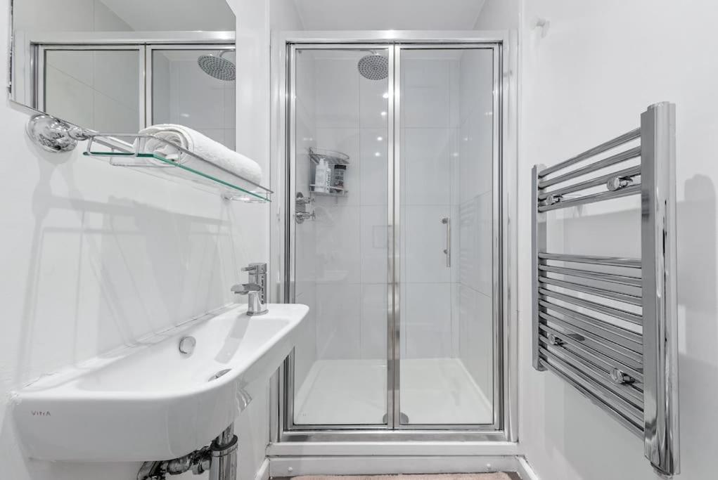 Stunning Piccadilly 1 BR Flat in London VR9