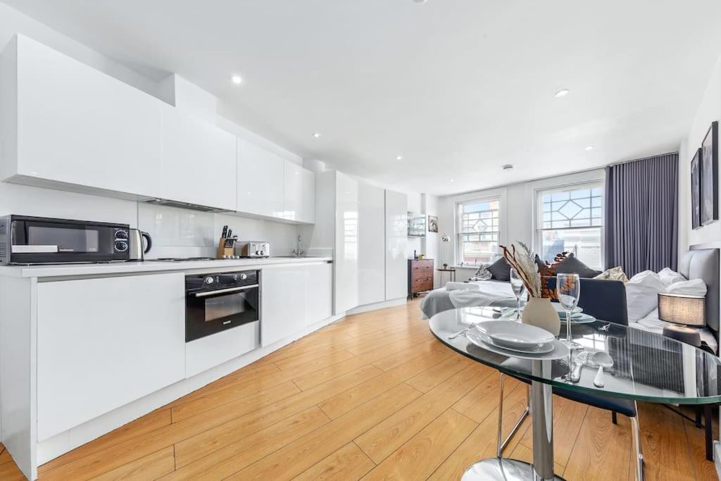 Stunning Piccadilly 1 BR Flat in London VR9