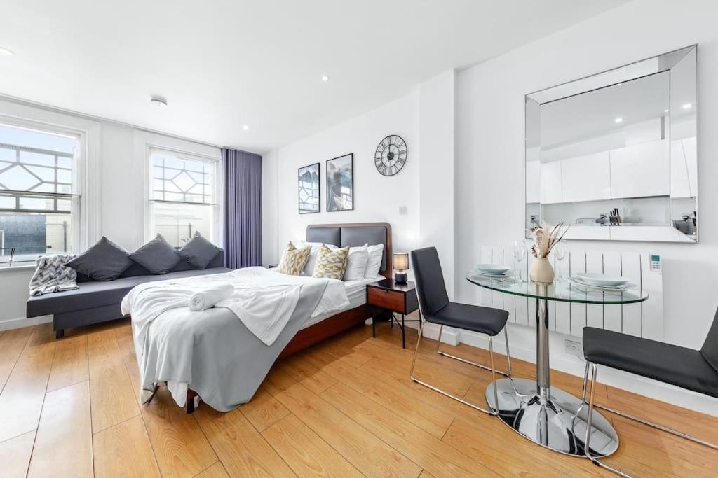 Stunning Piccadilly 1 BR Flat in London VR9