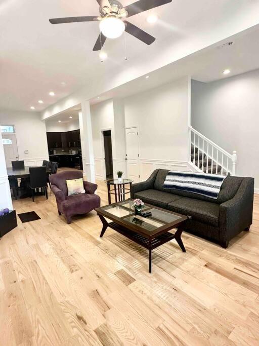 Beautifully Renovated House 10 mins from Downtown view 2