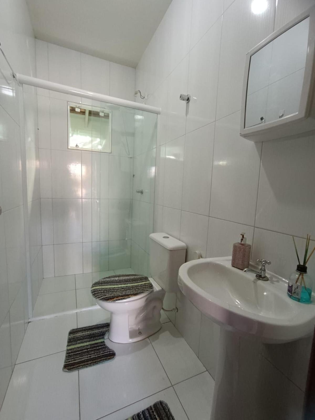 Excelente casa na praia em Matinhos PR. 600 metros da praia.