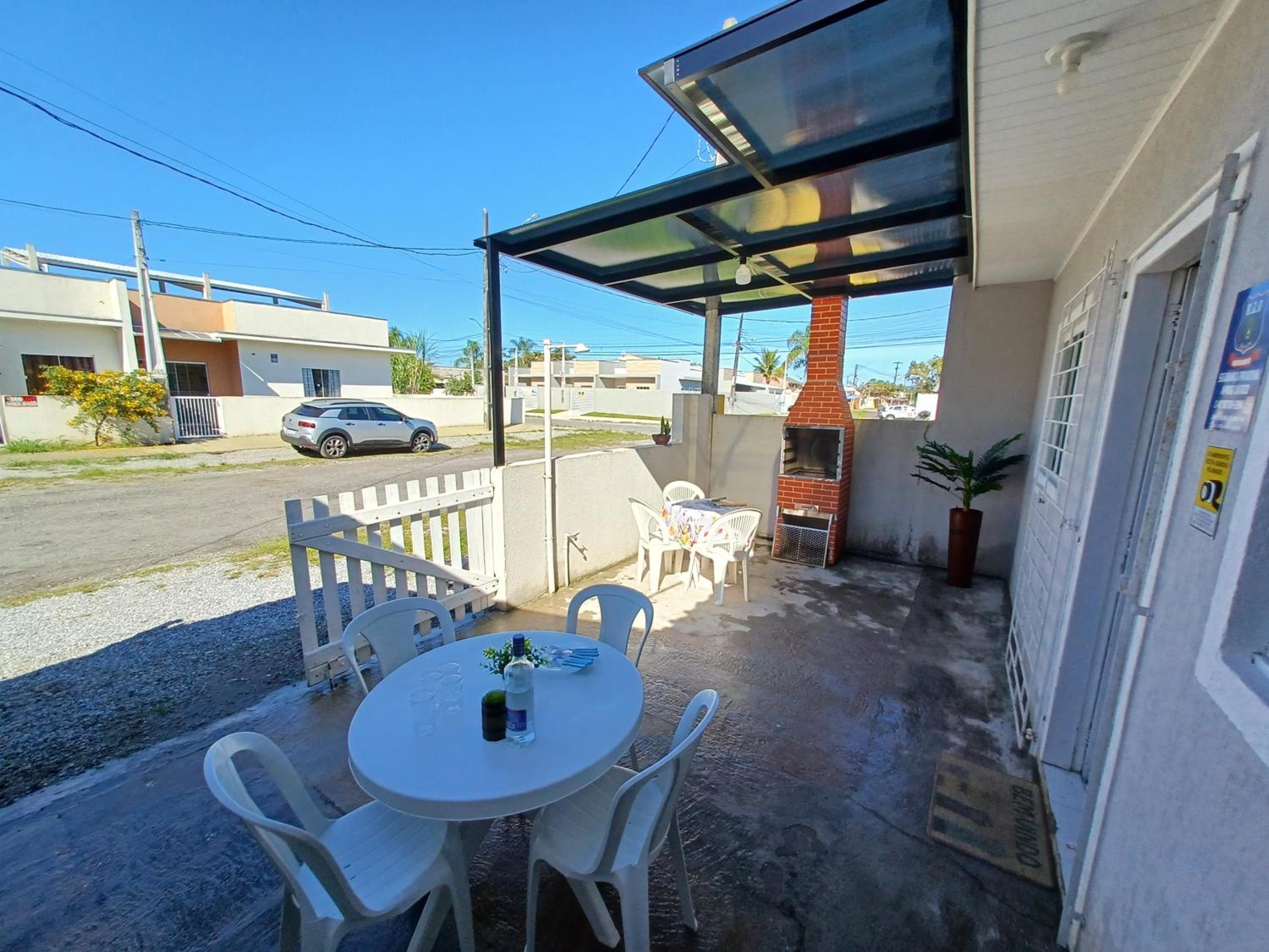 Excelente casa na praia em Matinhos PR. 600 metros da praia.