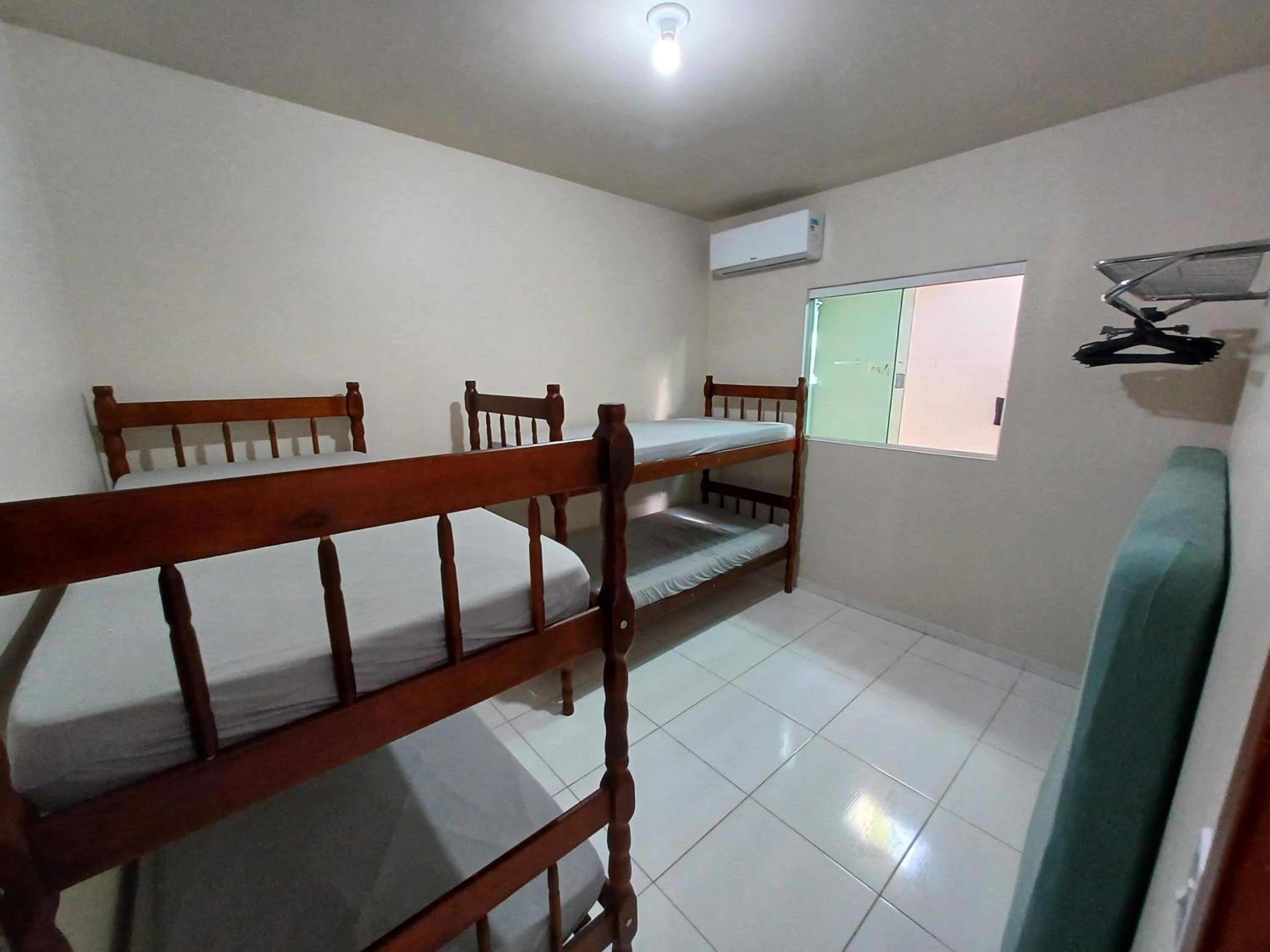 Excelente casa na praia em Matinhos PR. 600 metros da praia.