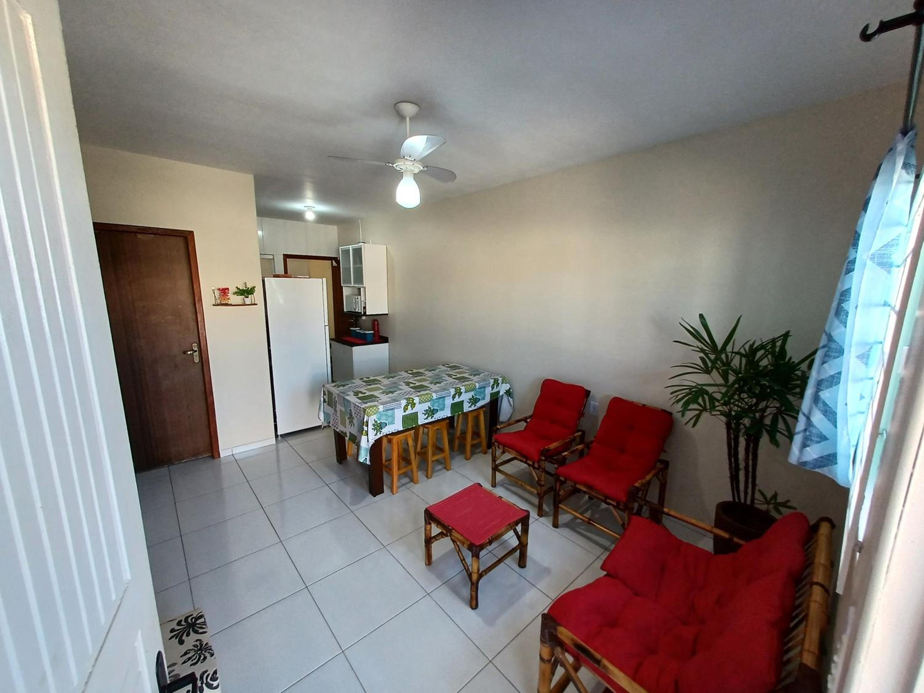 Excelente casa na praia em Matinhos PR. 600 metros da praia.