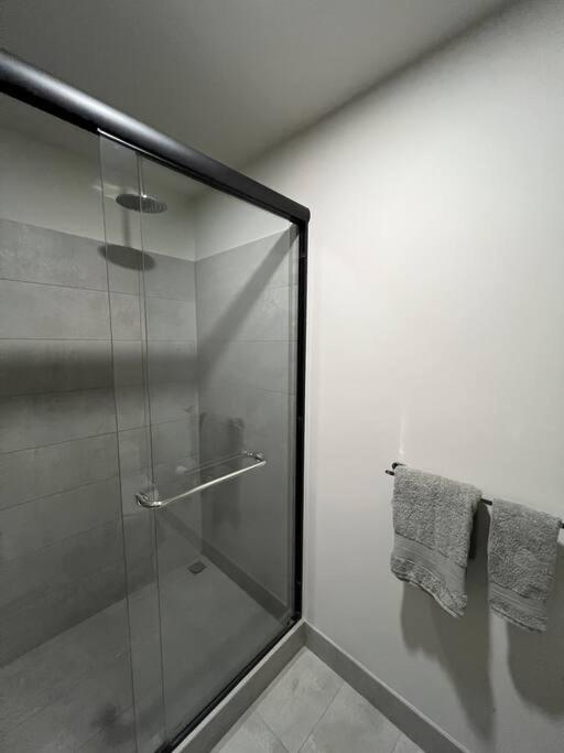 Panoramic view apt with A/C near SJO Airport & Stadium, Cosmopolitan Tower