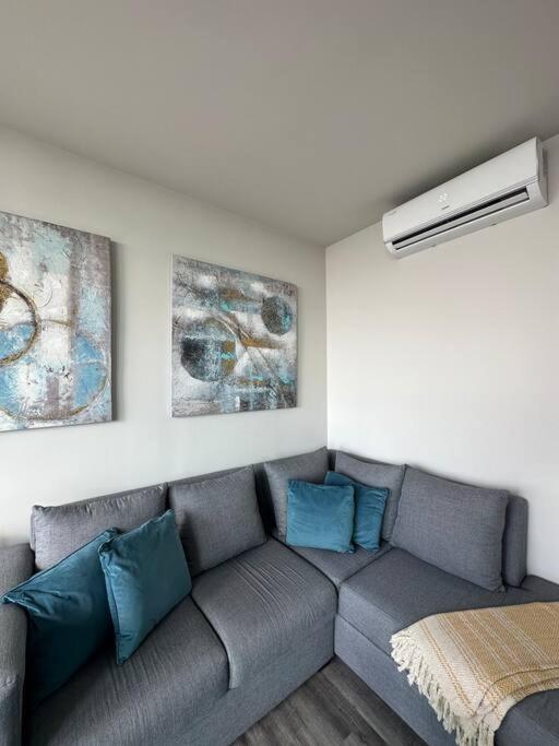 Panoramic view apt with A/C near SJO Airport & Stadium, Cosmopolitan Tower