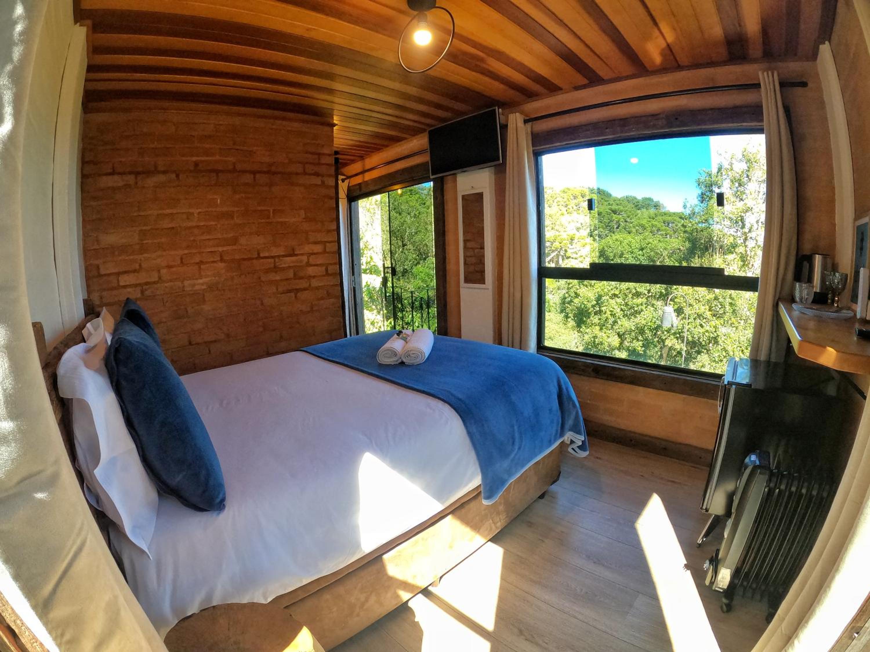 Casa Container 80 - Suítes privativas e sofisticadas integradas à natureza