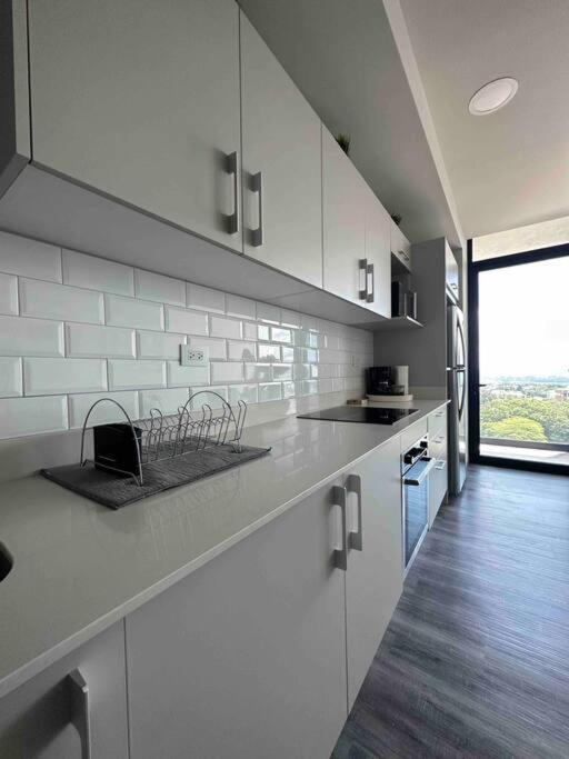 Panoramic view apt with A/C near SJO Airport & Stadium, Cosmopolitan Tower