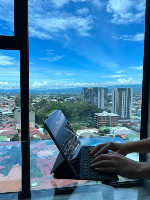 Panoramic view apt with A/C near SJO Airport & Stadium, Cosmopolitan Tower
