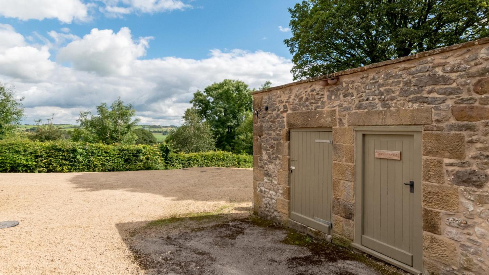 3 Bed in Grange Mill oc-dcspr