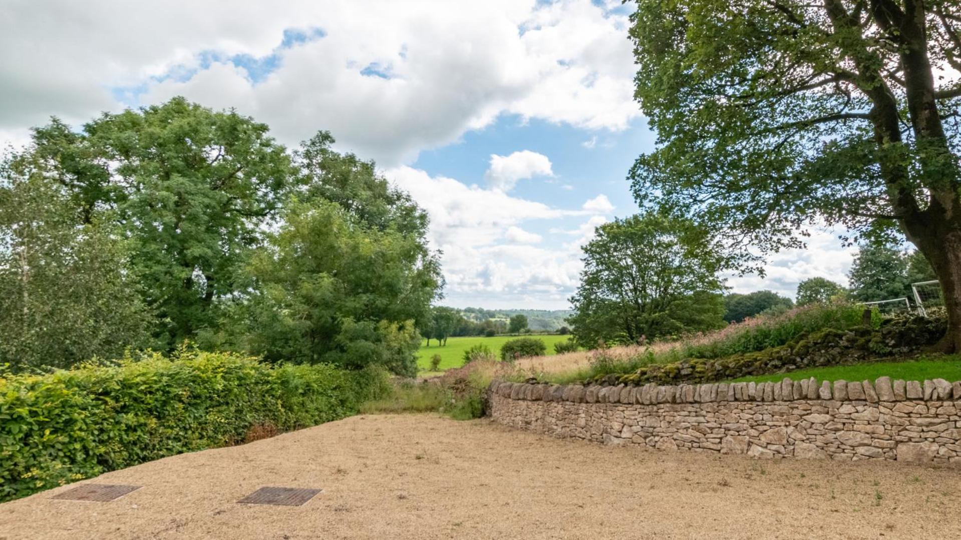 3 Bed in Grange Mill oc-dcspr