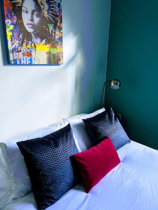 Central Brighton Studio by the Beach view 3