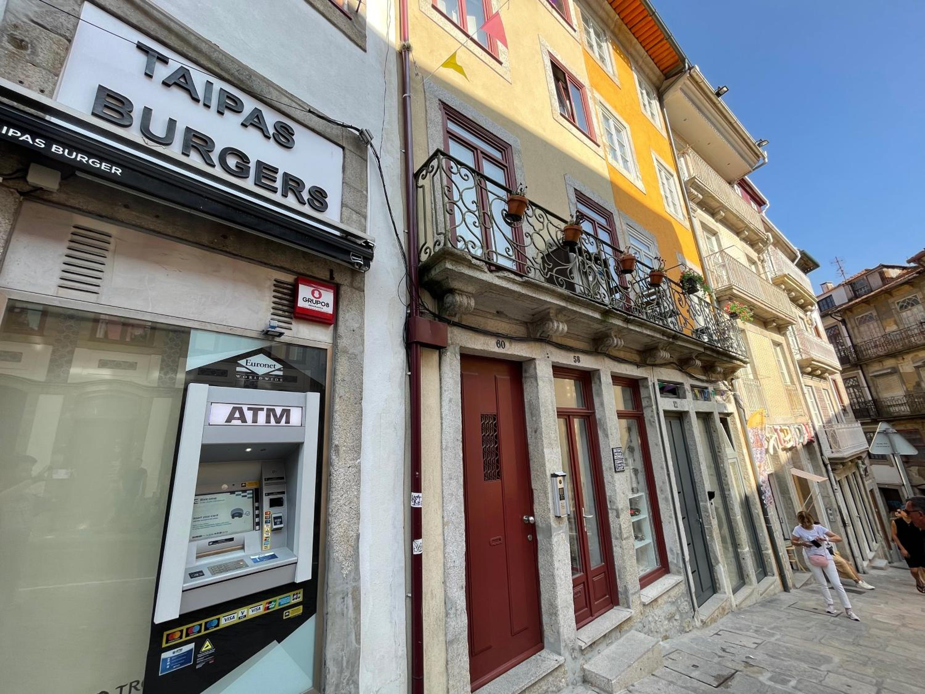 Historic Porto Balcony Hideaway - Taipas House 60 view 2