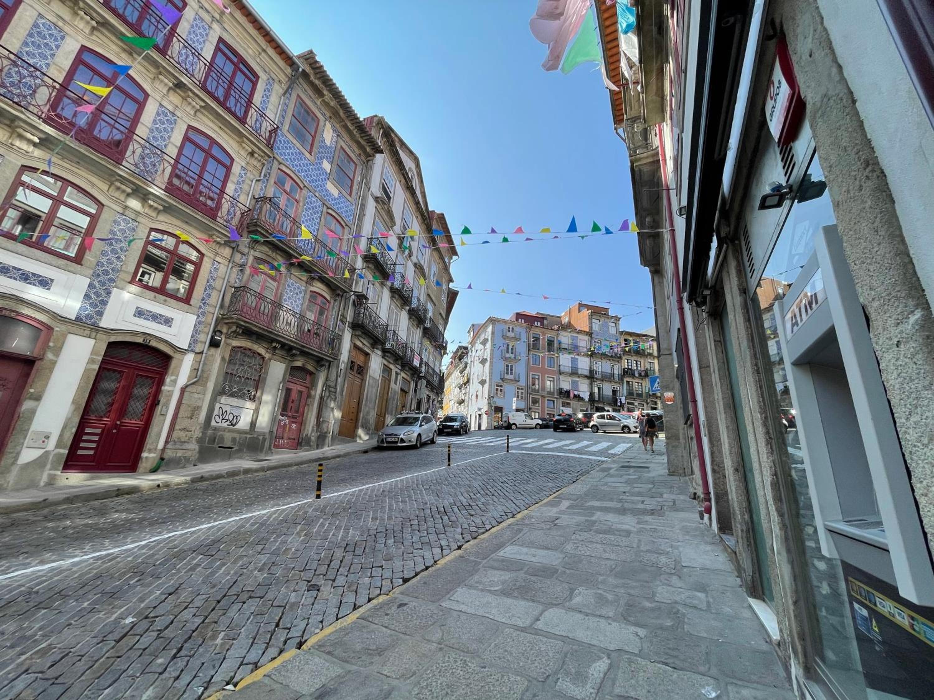 Historic Porto Balcony Hideaway - Taipas House 60 view 4