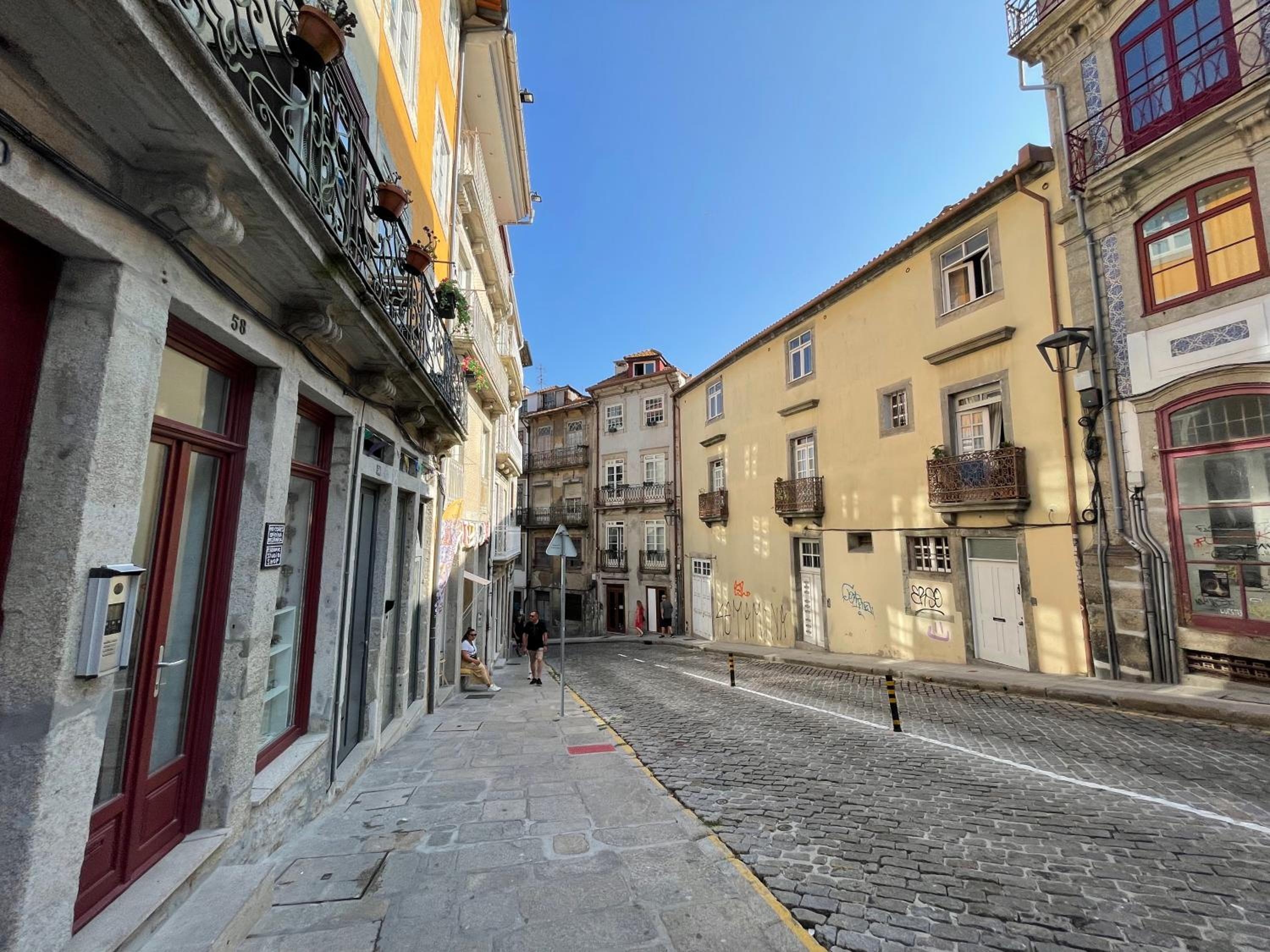 Historic Porto Balcony Hideaway - Taipas House 60 view 5