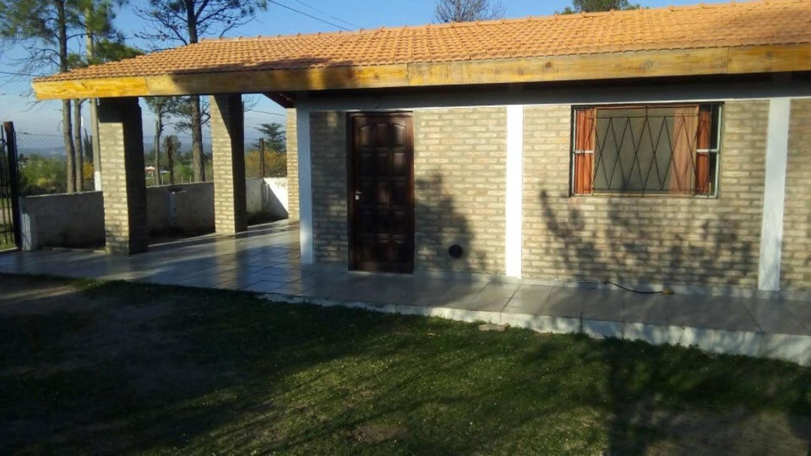 Casas HG-Desayuno sencillo entregado al check in-Pileta normal y climatizada en predio a 5 minutos en auto-Acepta mascotas bajo petición-Cochera para 1 aut