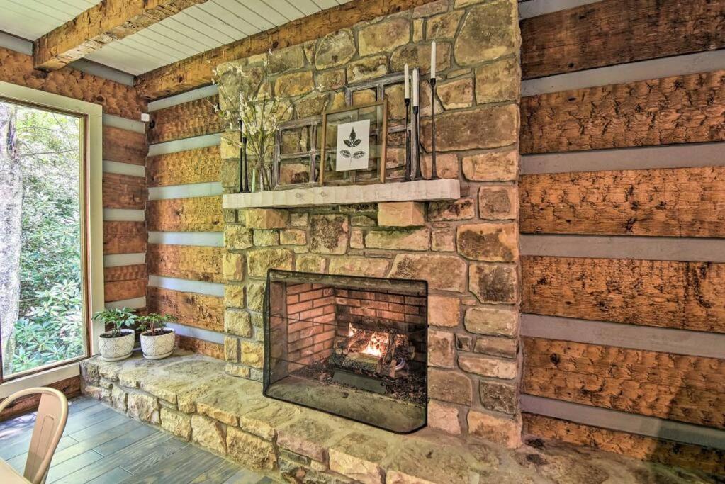 Creekside cabin w/ hot tub, fireplace & trail view 3