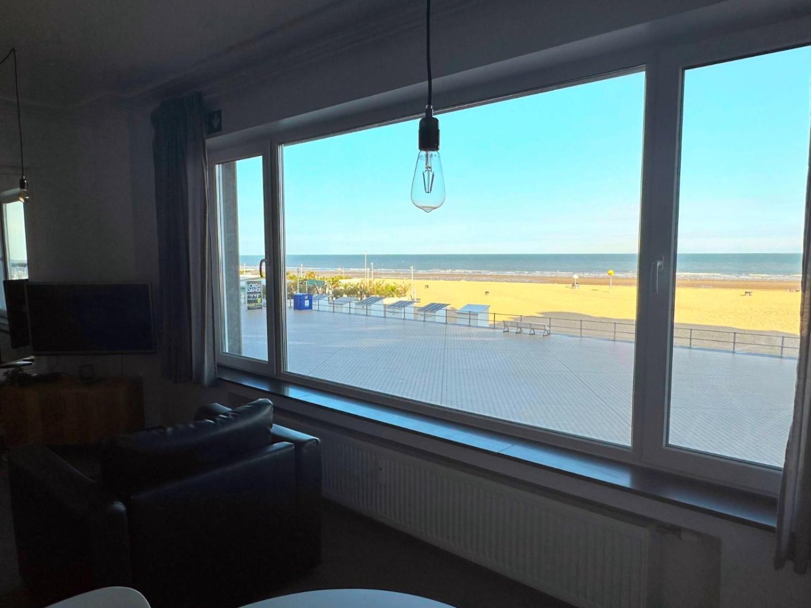 Oostende zeezicht Majestic 1 view 4
