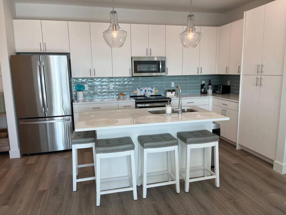 10 Star Luxury Beach Condo-Anchor Oasis view 4