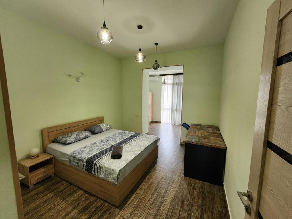 City Center Spacious 3 Bedroom+ 2.5 Bathrooms , Stunning View + Open Balcony For Families and Groups