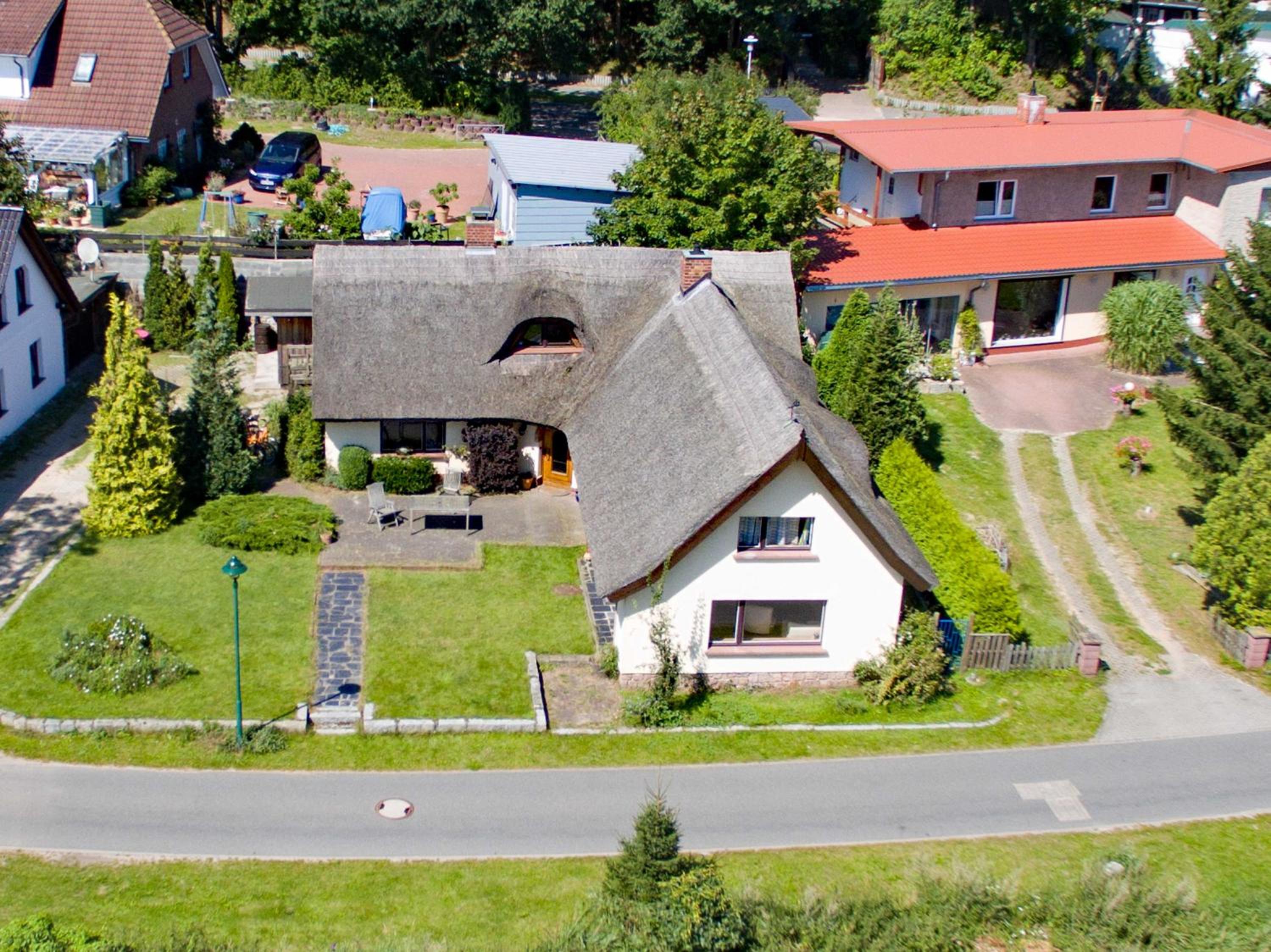 Reeddachhaus mit Seeblick - Ruhe - traumhafter Lage am Selliner See