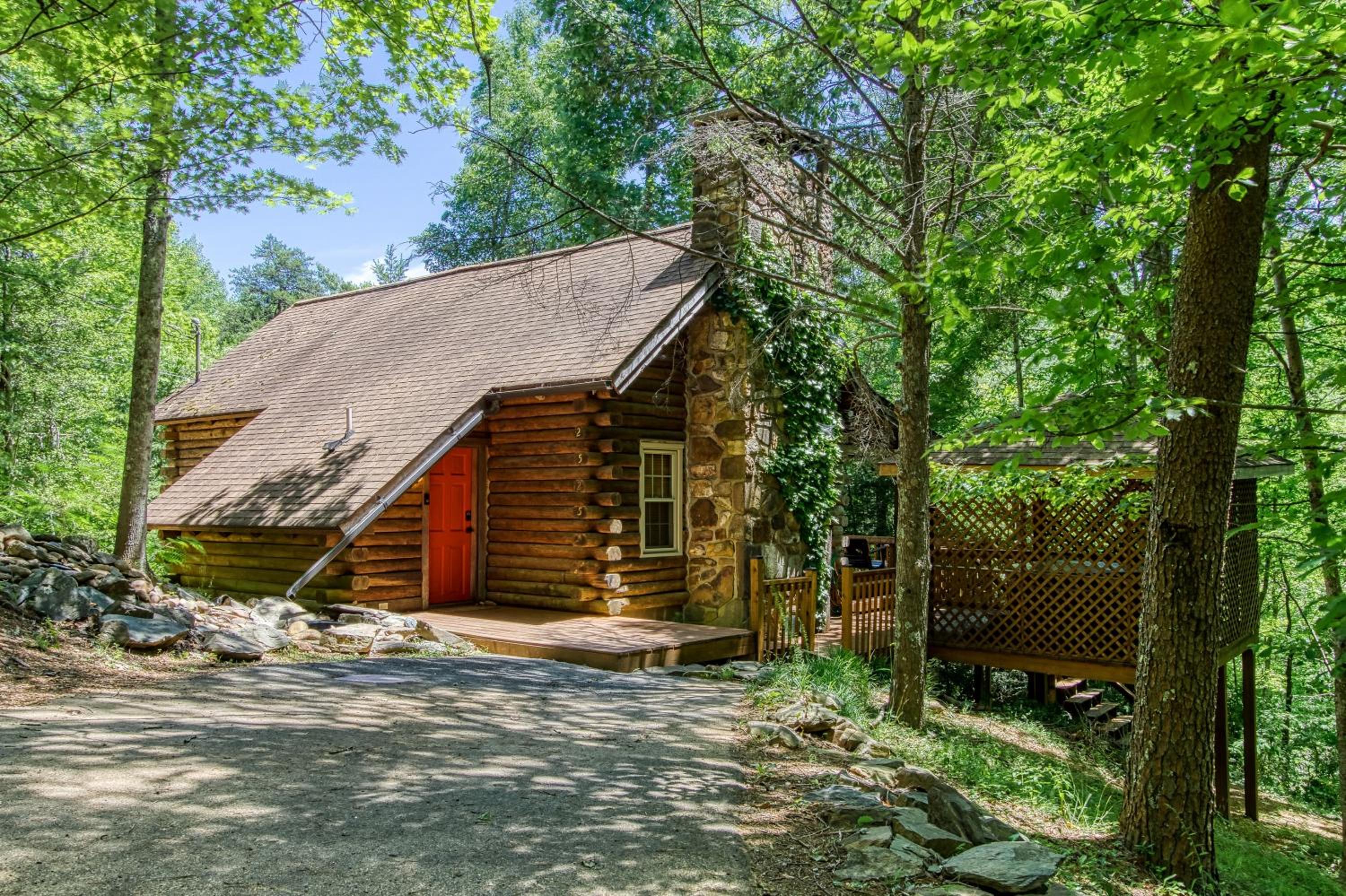 Hotel New! Very Private, Real Log Cabin With Hot Tub And Hiking Trails!