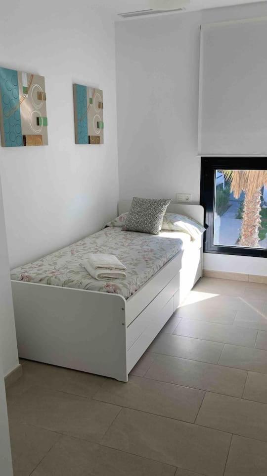 Apartamento primera línea de playa con piscina