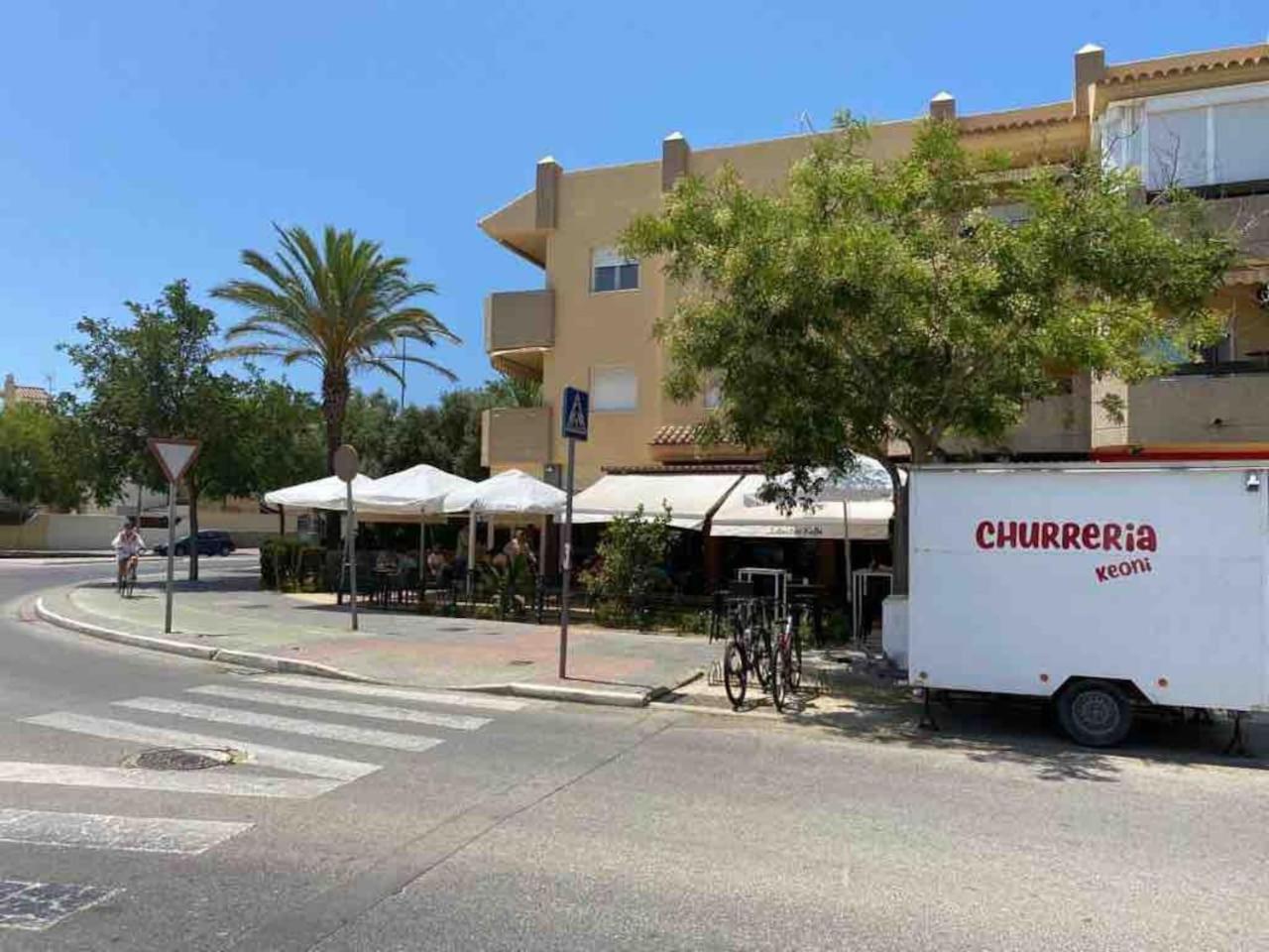 Apartamento primera línea de playa con piscina