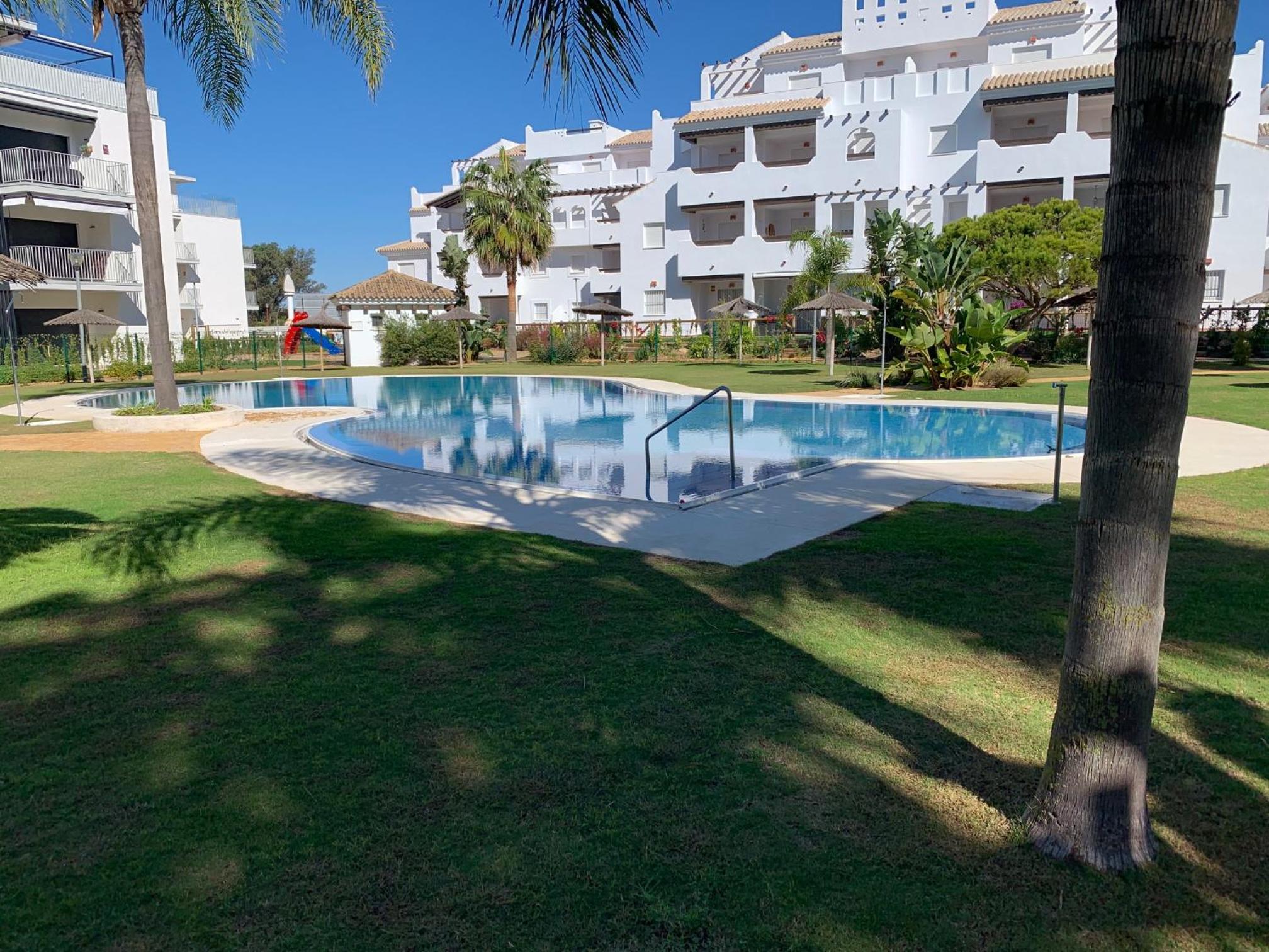 Apartamento primera línea de playa con piscina
