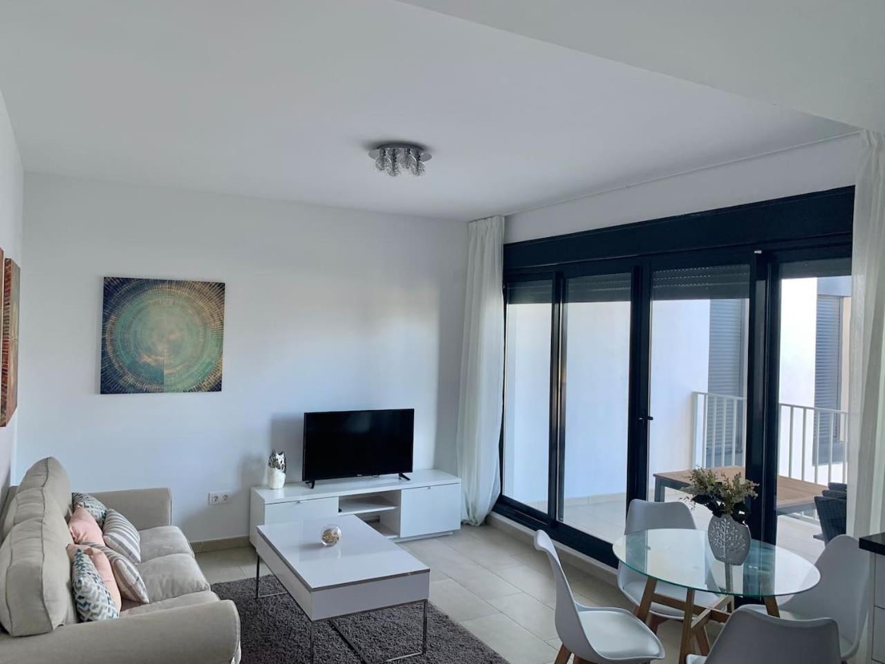 Apartamento primera línea de playa con piscina