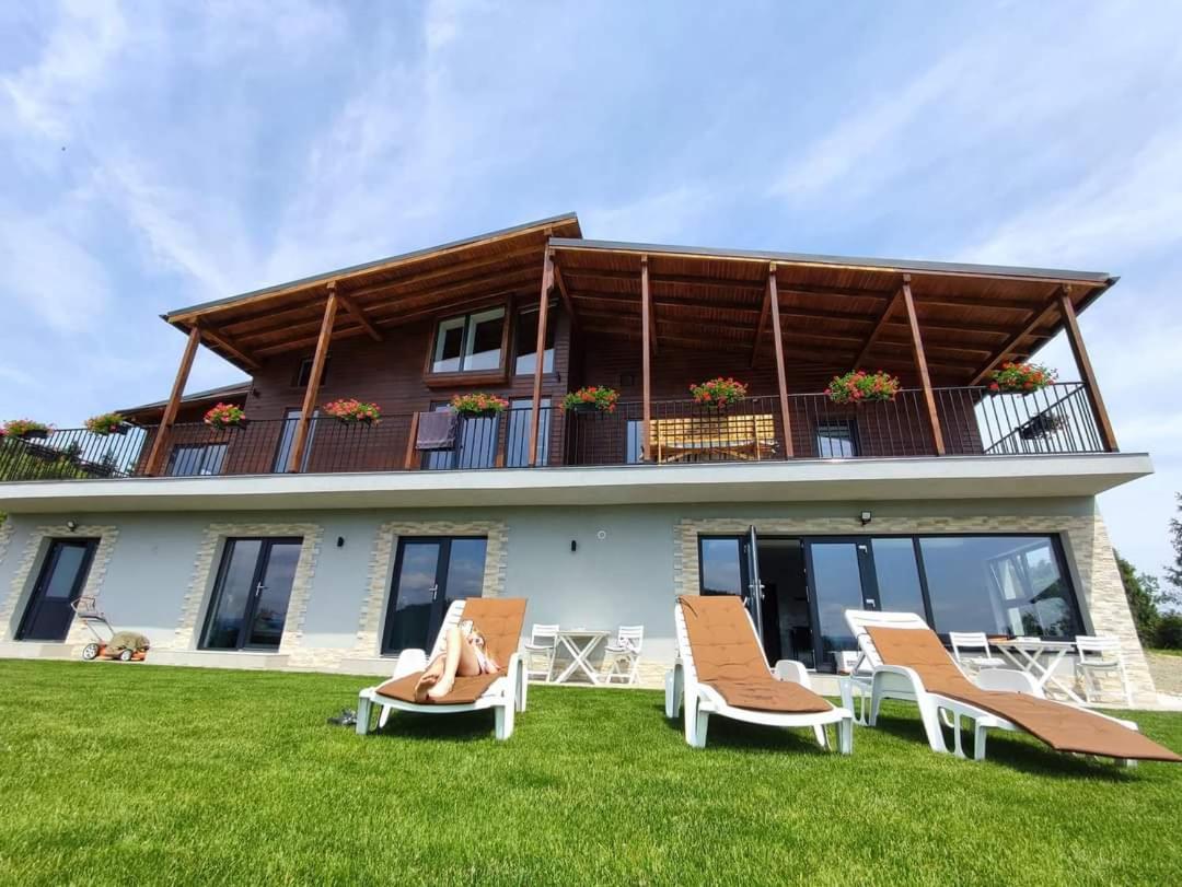 Infinity Cabin