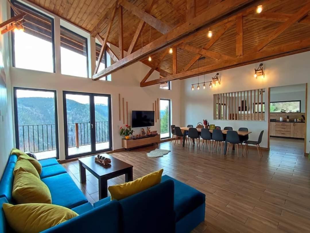 Infinity Cabin