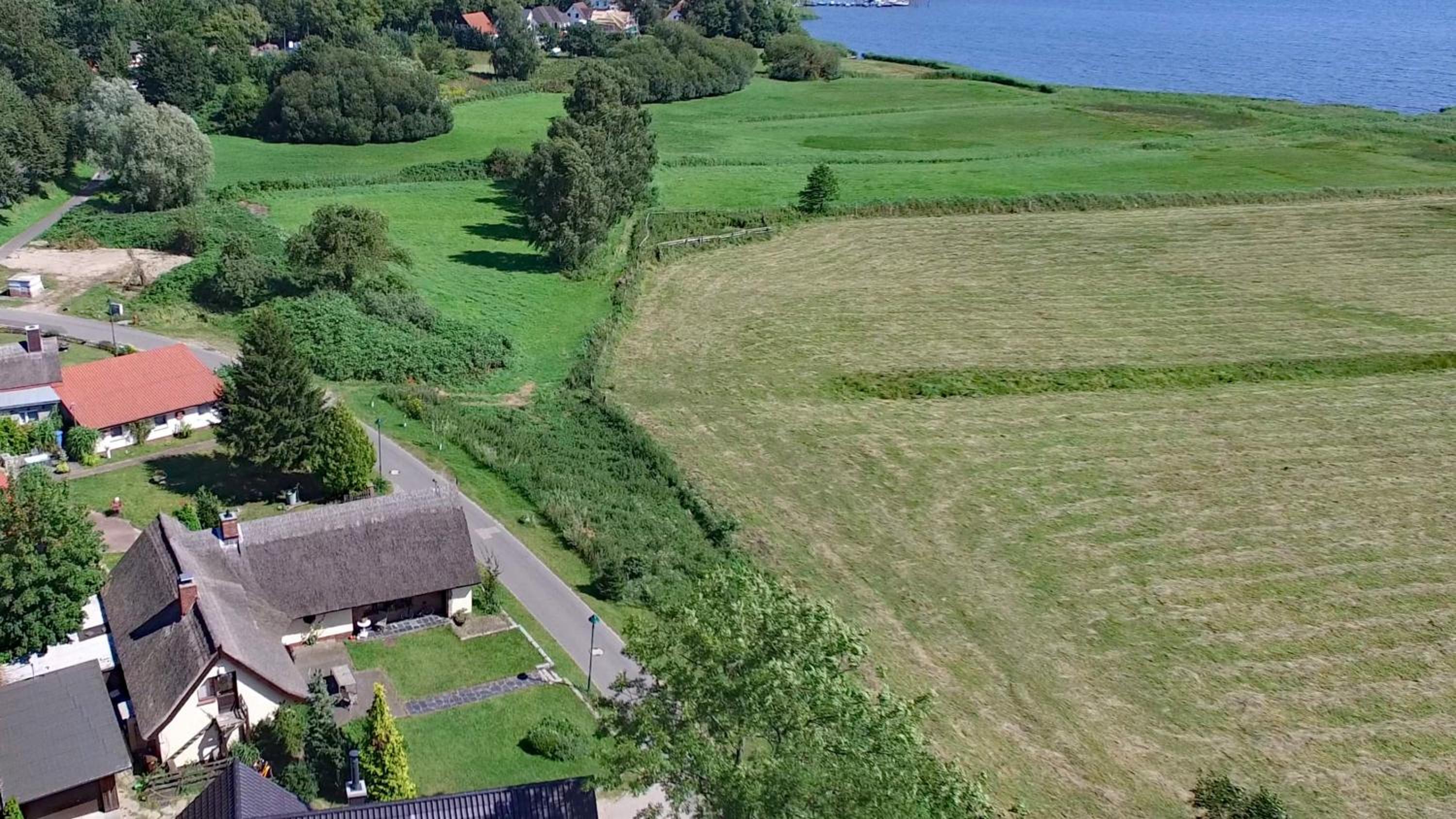 Reeddachhaus mit Seeblick - Ruhe - traumhafter Lage am Selliner See