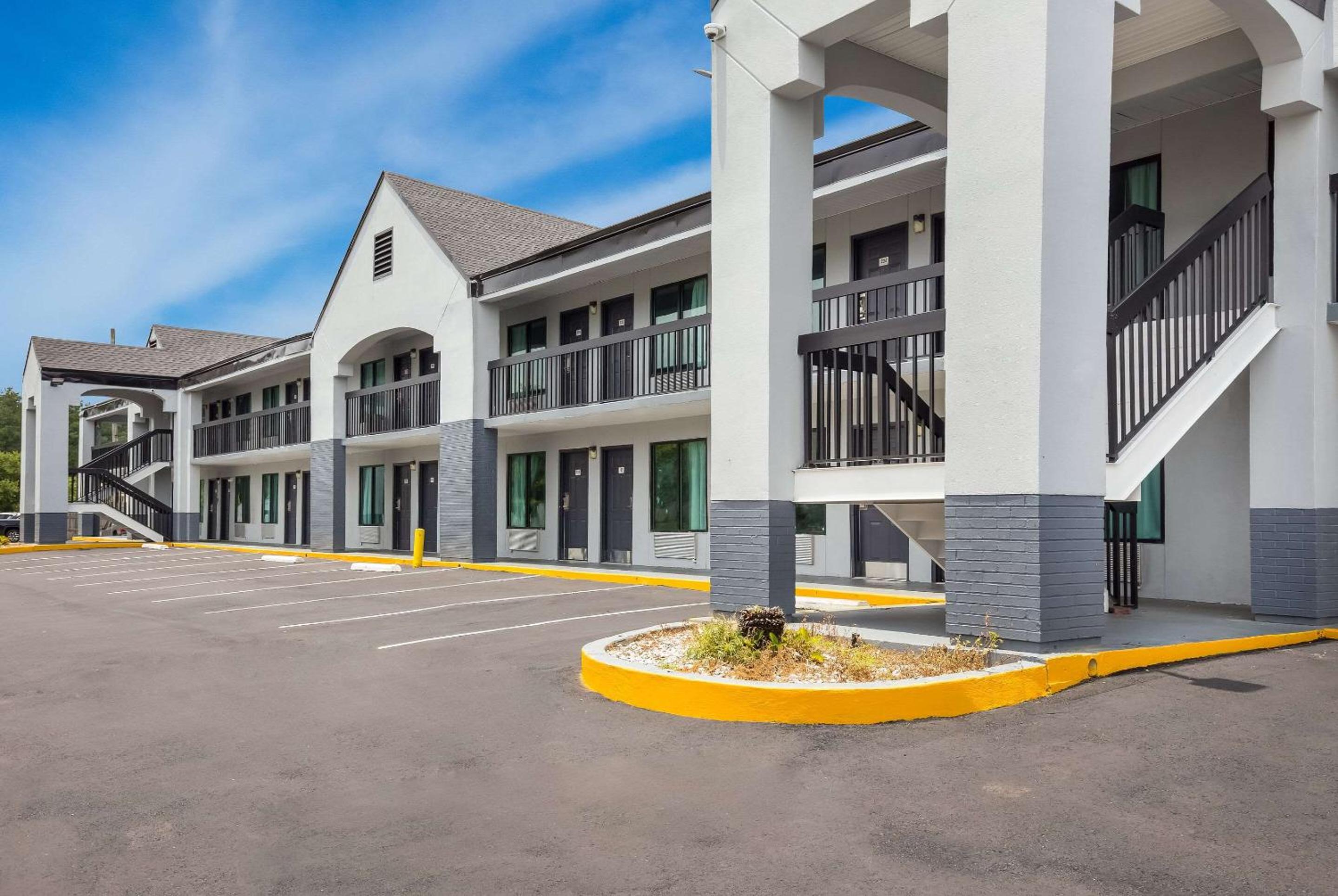 Econo Lodge view 4