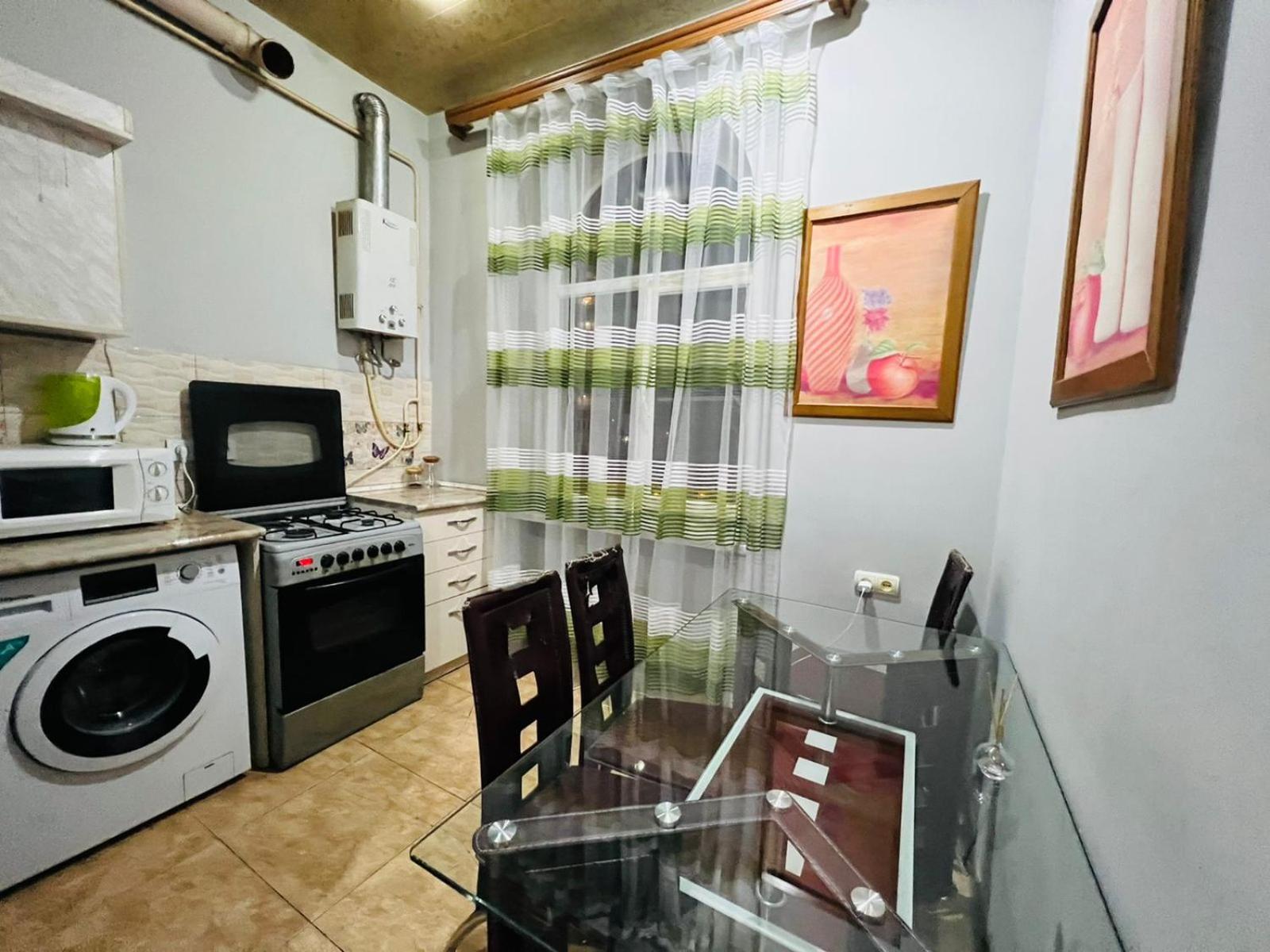 Sweet and Nice Studio by Metro, Near City Center