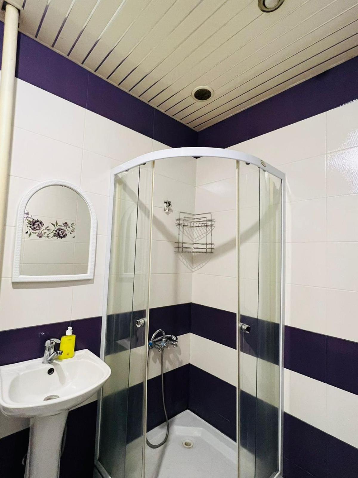 Sweet and Nice Studio by Metro, Near City Center