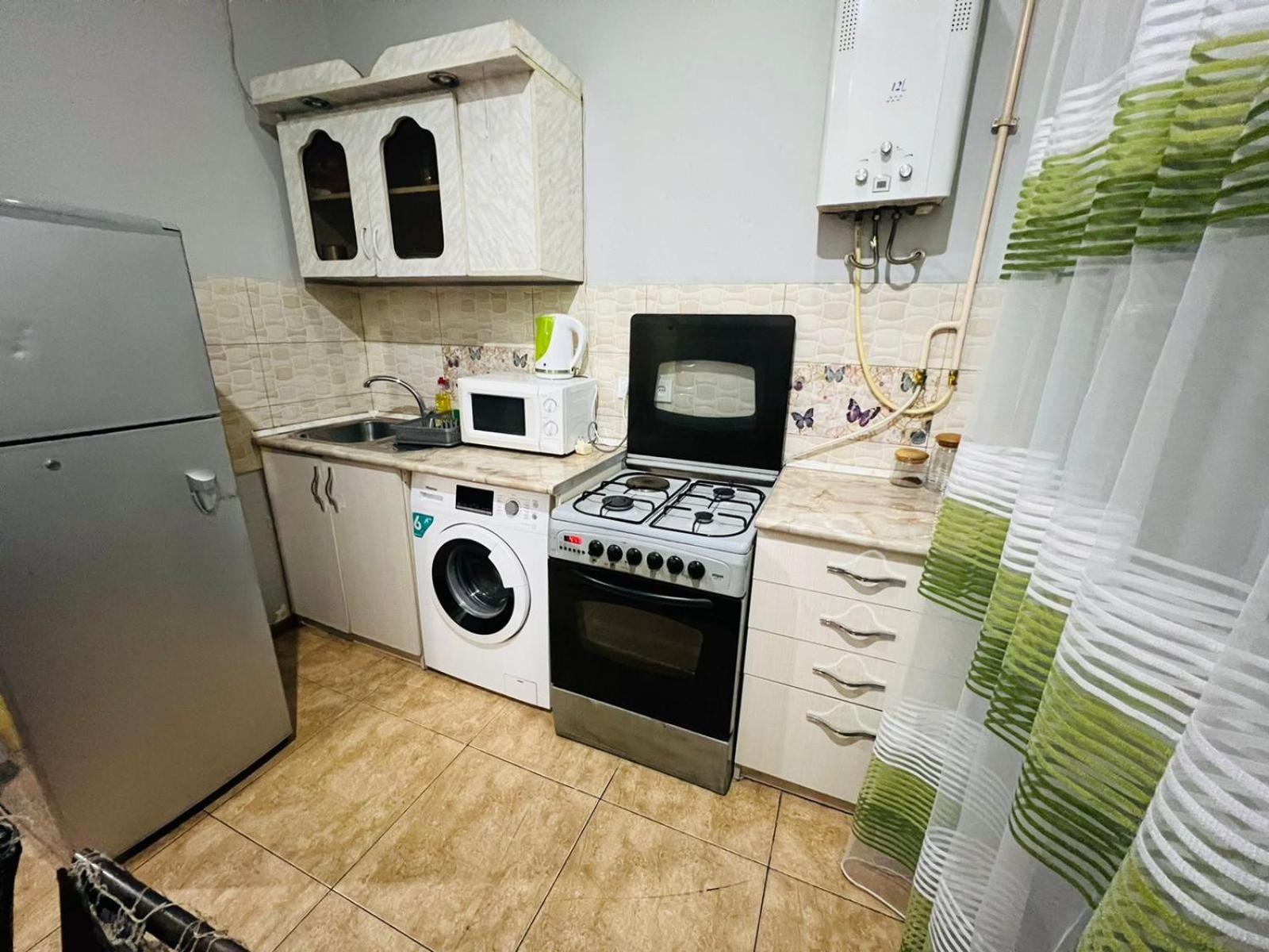 Sweet and Nice Studio by Metro, Near City Center